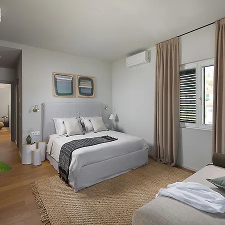 Exclusive Hvar 6 Bedrooms Serenity By The Sea Incredible Sea Monument Views Jacuzzi Vila Hvar Town